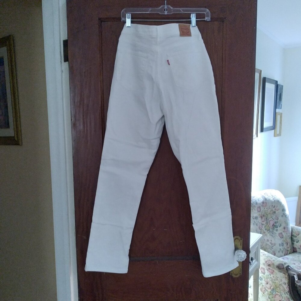 Levi Strauss & Co. Size 8 ( 29) classic straight  white jeans , W29, Length 30